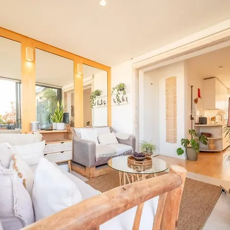 Guestready - Charming With Terrace * Lisboa