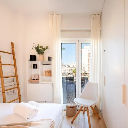 דירה Guestready - Charming With Terrace ליסבון